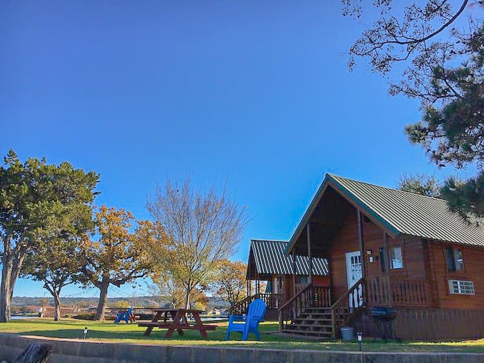 Image of the exterior of lake cabin 3 at Willow Point Resort.